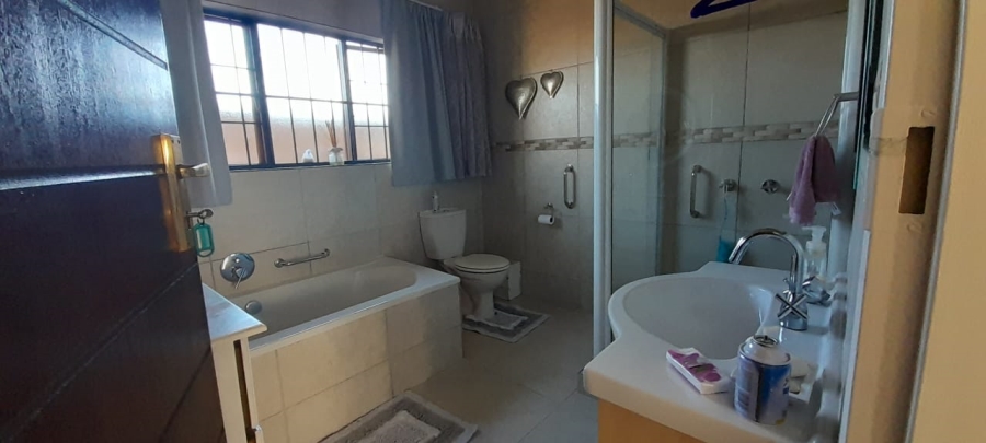 3 Bedroom Property for Sale in Flamwood North West